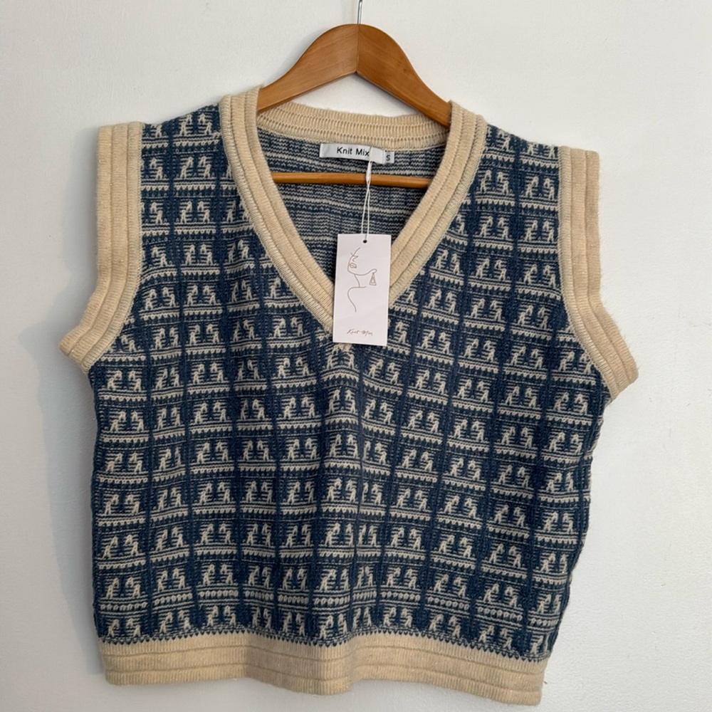 Knit Mix brand new cute V sweater🩵 Size S